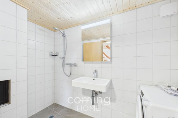 Ruhig, sonnig und mit Bergblick - neuwertige 1.5-Zimmer-Wohnung in Hohtenn 7