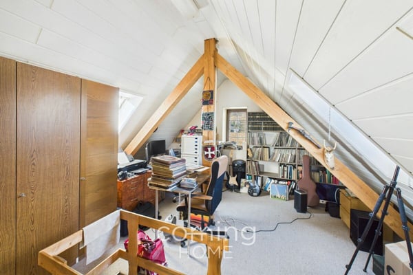 Charmante 4.5-Zimmer-Dachwohnung in Oensingen - mit zusätzlichem Estrich-Büroraum 9