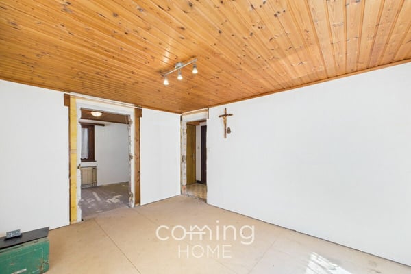 2.5-Zimmer-Wohnung mit zusätzlichem Raum und viel Gestaltungspotenzial in Saas-Balen 6