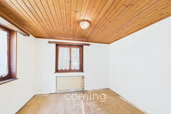2.5-Zimmer-Wohnung mit zusätzlichem Raum und viel Gestaltungspotenzial in Saas-Balen 2
