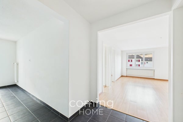Sonnige 3.5-Zimmerwohnung mit Balkon und Bergsicht in ruhiger Lage 9