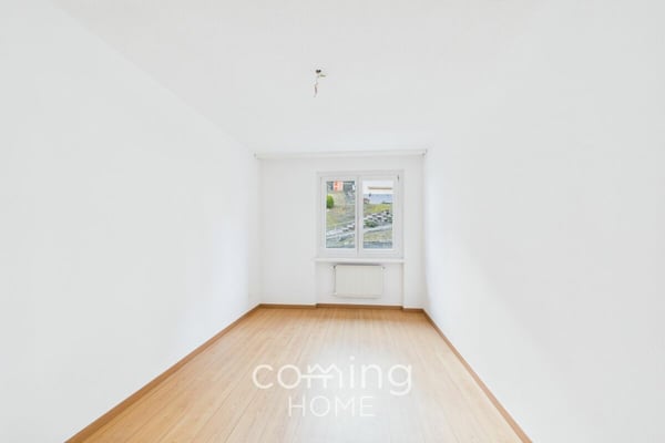 Sonnige 3.5-Zimmerwohnung mit Balkon und Bergsicht in ruhiger Lage 10