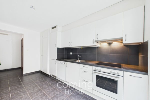 Sonnige 3.5-Zimmerwohnung mit Balkon und Bergsicht in ruhiger Lage 3