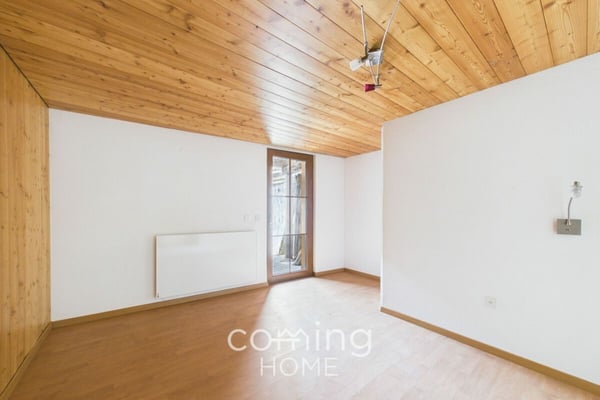 Alpines Zweifamilienhaus mit Panoramablick, Terrassen, Stall und Doppelgarage - Unterems 11
