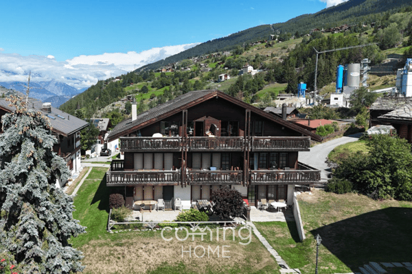 Wohnen mit Bergblick - charmante 3.5-Zimmer-Wohnung in Grächen 1