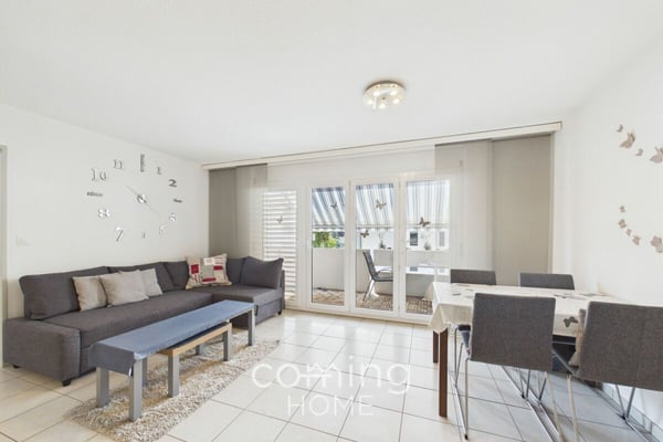 Renovierte 2.5 Zimmerwohnung in Naters mit sonnigem Balkon und Bergsicht 2