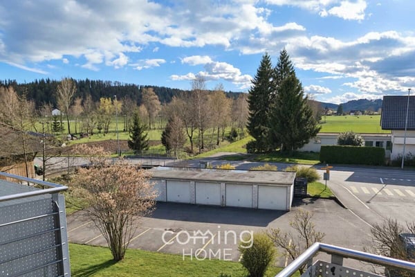 Modernisierte 3.5 Zimmer Dachwohnung mit Balkon in Thörigen 6