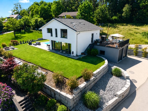 Exklusives Wohnen mit Pool und Panorama 12