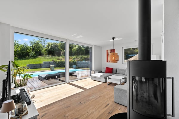 Exklusives Wohnen mit Pool und Panorama 2