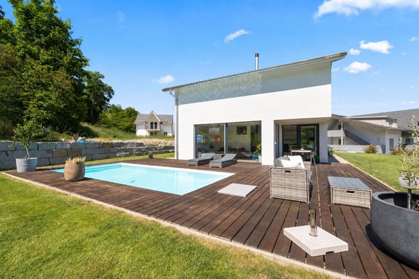 Exklusives Wohnen mit Pool und Panorama 1