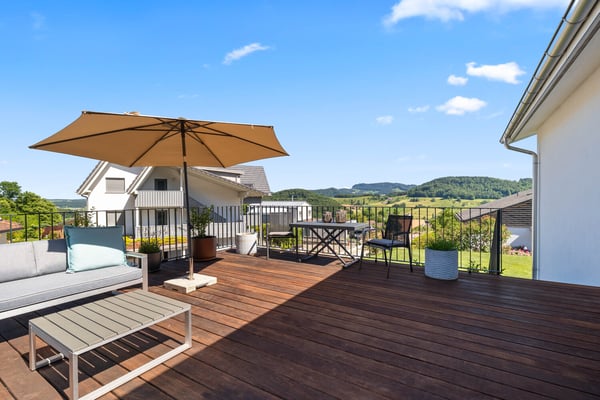 Exklusives Wohnen mit Pool und Panorama 11