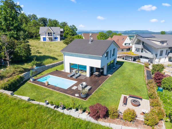 Exklusives Wohnen mit Pool und Panorama 9