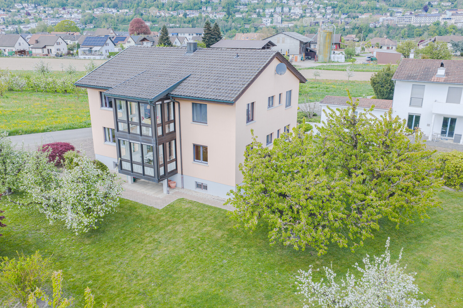 Immobilie in Full-reuenthal - Wohnen mit Weitblick  gepflegtes Zweifamilienhaus im Grünen - Bild 0