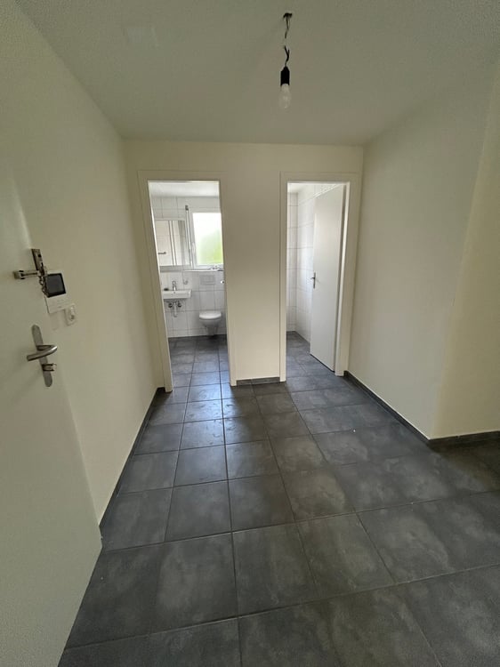 Helle 4.5-Zimmer-Wohnung mit grossem Balkon zu vermieten 7