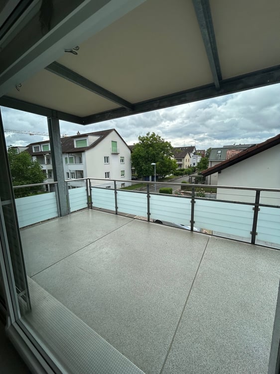 Helle 4.5-Zimmer-Wohnung mit grossem Balkon zu vermieten 3