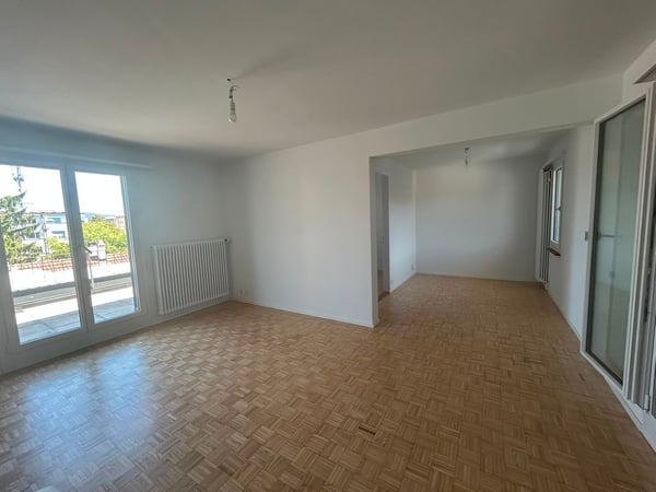 Moderne Attikawohnung mit großzügigen Terrassen in Basel 6