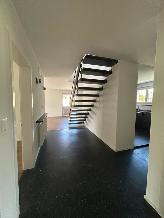 Exklusive 6.5 Zimmer Duplex-Wohnung zu vermieten 1