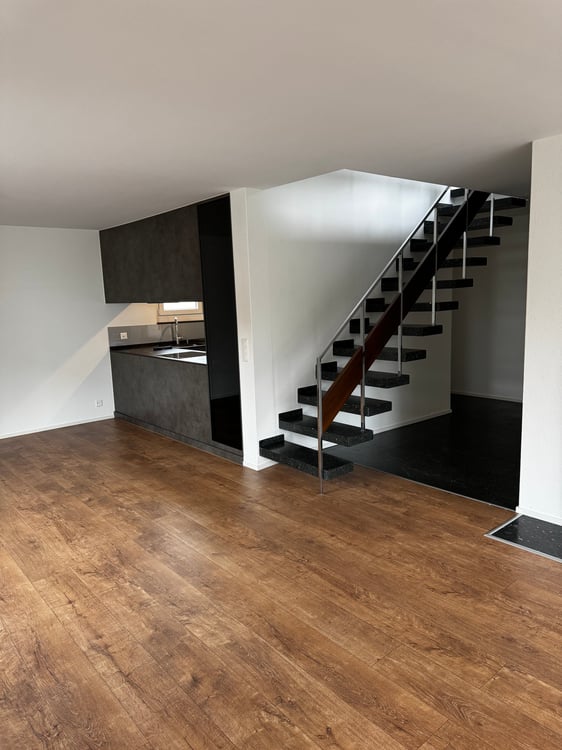 Exklusive 6.5 Zimmer Duplex-Wohnung zu vermieten 12
