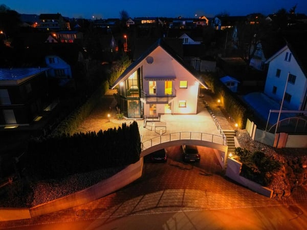 *RESERVIERT* Exklusives Designerhaus mit Einzigartiger Architektur und Modernstem Komfort 2