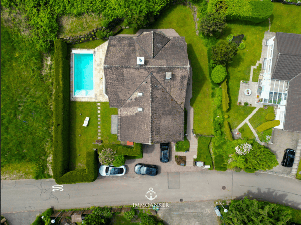 Private Poolvilla mit Einliegerwohnung - Ihr Rückzugsort in Fällanden 11