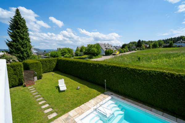 Private Poolvilla mit Einliegerwohnung - Ihr Rückzugsort in Fällanden 4