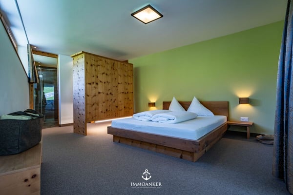 Alpine Wohnqualität trifft stilvolle Ruhe 4