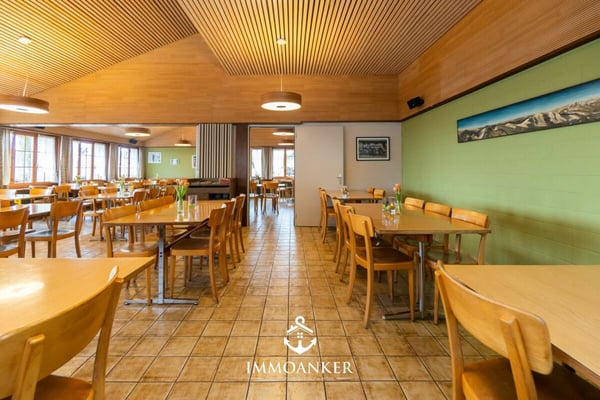 Erfolgreiches Restaurant mit 1.5 Zi. Wohnung und viel Umschwung am Südhang 9