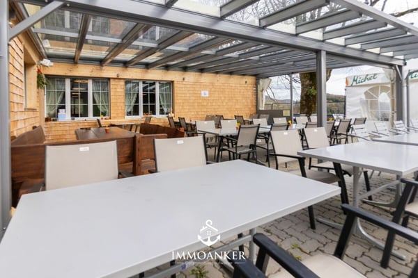 Erfolgreiches Restaurant mit 1.5 Zi. Wohnung und viel Umschwung am Südhang 11