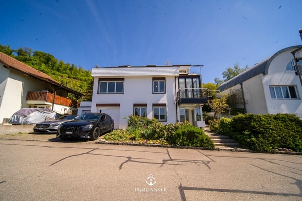 Frisch saniertes 6.5-Zimmer-Einfamilienhaus mit Südhanglage und Weitsicht in Füllinsdorf 12