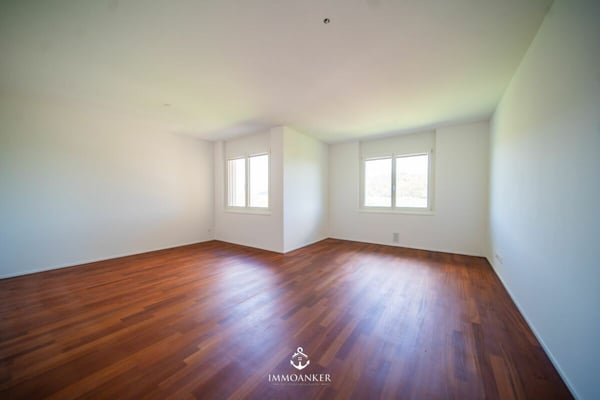 Modernes 10.5-Zimmer-Einfamilienhaus mit Weitsicht, Minergie-Standard und vielseitigem Nutzungspotenzial in Pfungen 3
