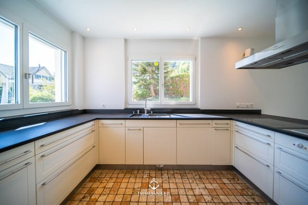 Modernes 10.5-Zimmer-Einfamilienhaus mit Weitsicht, Minergie-Standard und vielseitigem Nutzungspotenzial in Pfungen 8