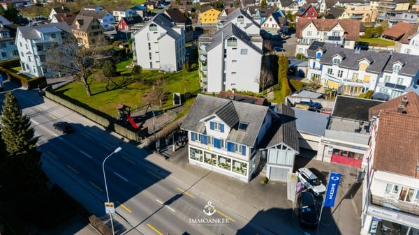 Wohnen, Arbeiten oder Vermieten - 7.5-Zimmer-Haus mit Gewerbeanteil und vielseitigem Potenzial 2