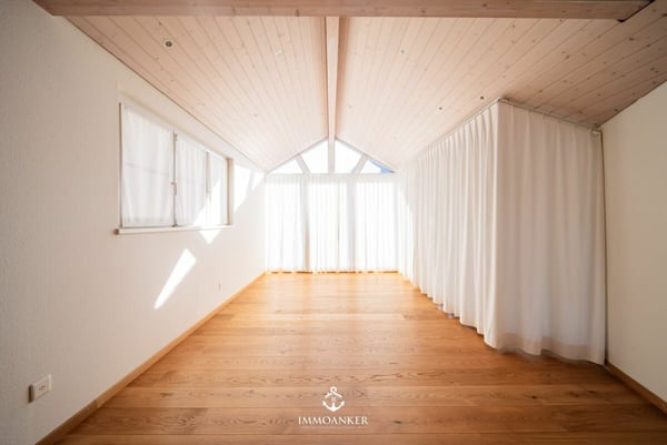 Wohnen, Arbeiten oder Vermieten - 7.5-Zimmer-Haus mit Gewerbeanteil und vielseitigem Potenzial 5
