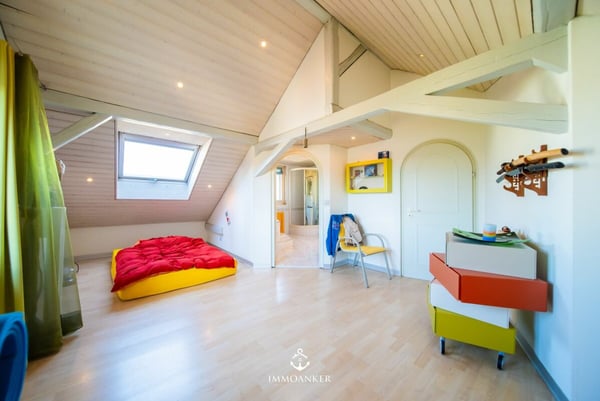 Wohnen, Arbeiten oder Vermieten - 7.5-Zimmer-Haus mit Gewerbeanteil und vielseitigem Potenzial 9