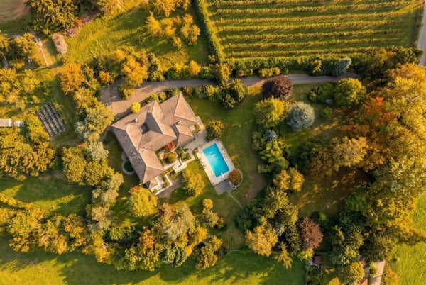 Eine Villa mit Potenzial in Lüscherz 1