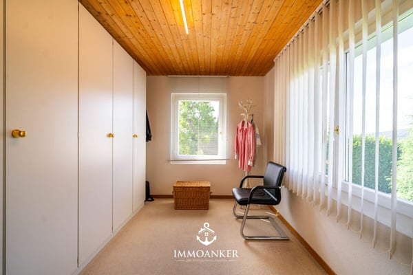 Grosszügiges 6.5-Zimmer-Einfamilienhaus mit viel Land und Entwicklungspotenzial in Dänikon 10