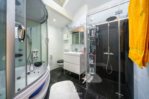 Exklusive 6.5-Zimmer-Dachgeschosswohnung mit Lift direkt in die Wohnung - Seepark Altendorf 12