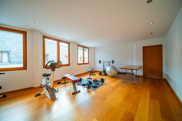 Moderne 2.5-Zimmer-Terrassenwohnung mit 20 m² Terrasse in Laax 10