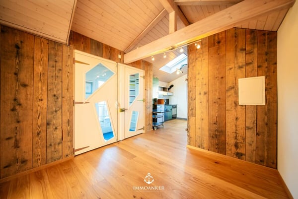 Wohnen, Arbeiten oder Vermieten - 7.5-Zimmer-Haus mit Gewerbeanteil und vielseitigem Potenzial 7