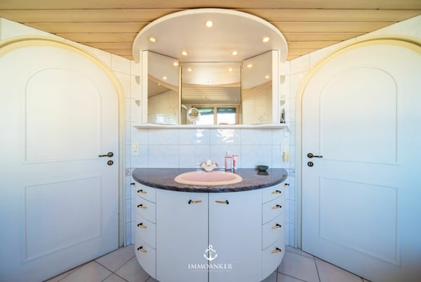 Wohnen, Arbeiten oder Vermieten - 7.5-Zimmer-Haus mit Gewerbeanteil und vielseitigem Potenzial 10