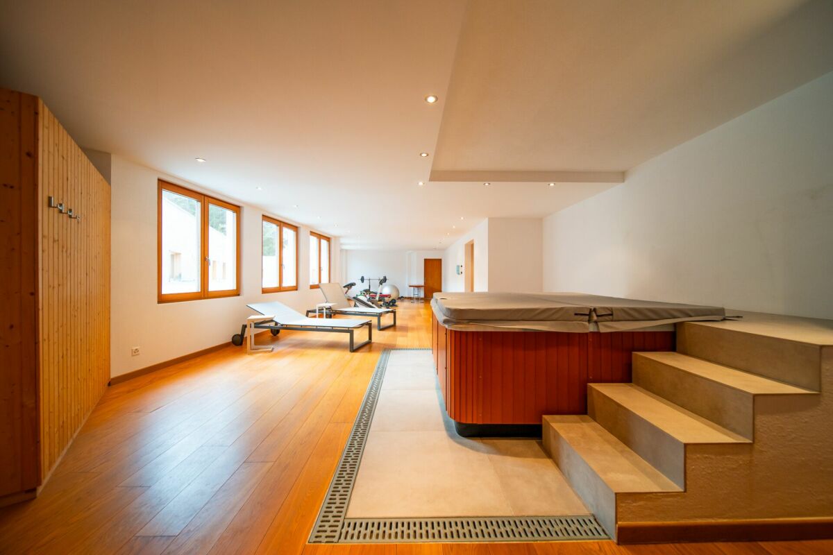 Moderne 2.5-Zimmer-Terrassenwohnung mit 20 m² Terrasse in Laax