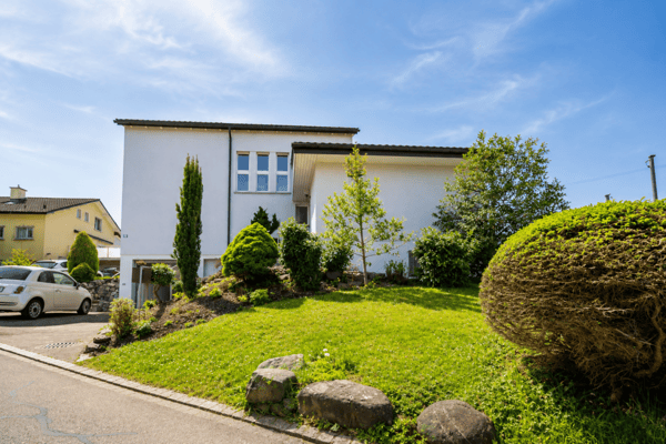 Charmantes 2-Zimmer-Einfamilienhaus mit Garten, Terrasse und Einliegerpotenzial in Uzwil 1