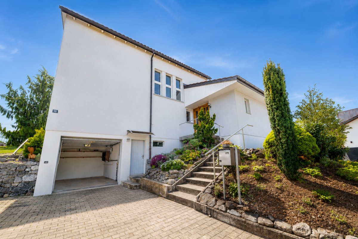Charmantes 7-Zimmer-Einfamilienhaus mit Garten, Terrasse und Einliegerpotenzial in Uzwil