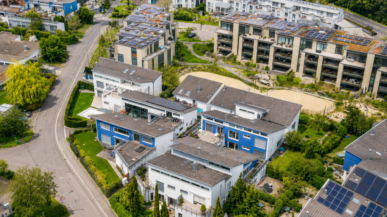 Architektonisches Reihenhaus mit Weite, Licht und Privatsphäre in Gockhausen