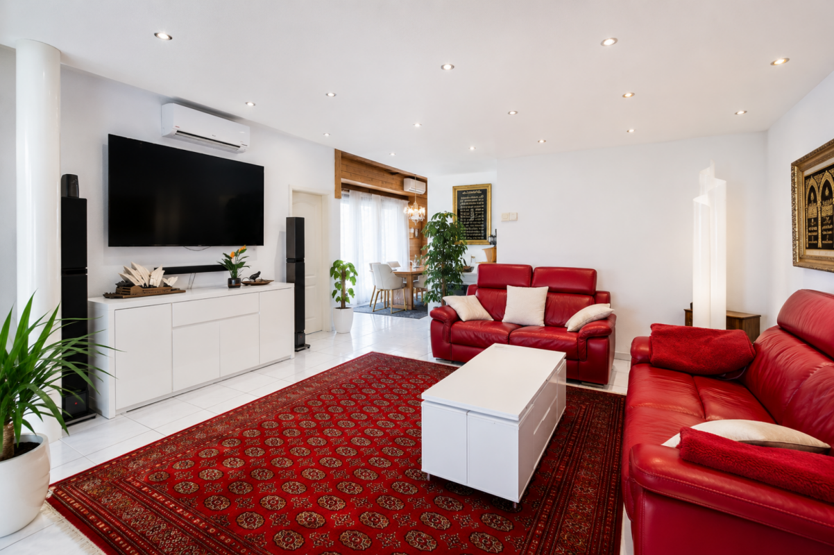 Exklusive 6.5-Zimmer-Dachgeschosswohnung mit Lift direkt in die Wohnung - Seepark Altendorf