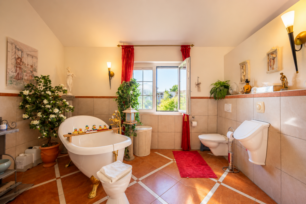 Wohnen mit Weitblick - umgeben von Ruhe und Grün. - 6.5 Zimmer EFH in Sulz