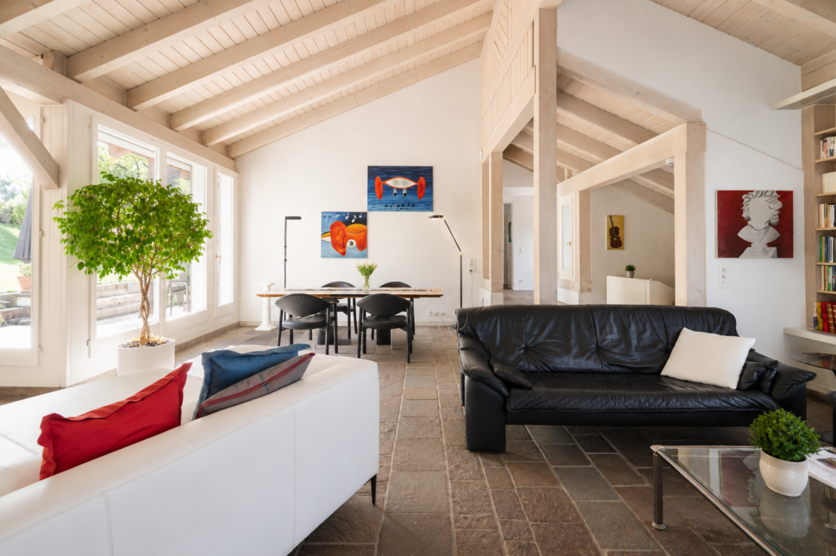 Grosszügiges 6.5-Zimmer-Einfamilienhaus mit viel Land und Entwicklungspotenzial in Dänikon