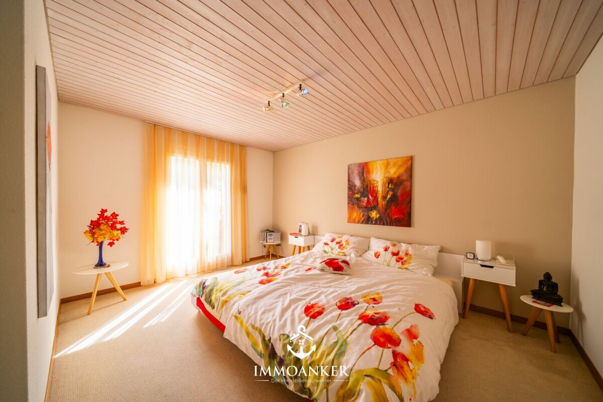 Grosszügiges 6.5-Zimmer-Einfamilienhaus mit viel Land und Entwicklungspotenzial in Dänikon