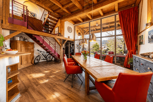 Charmantes 7-Zimmer-Reihenmittelhaus mit 220 m² Wohnfläche in Rickenbach ZH 10