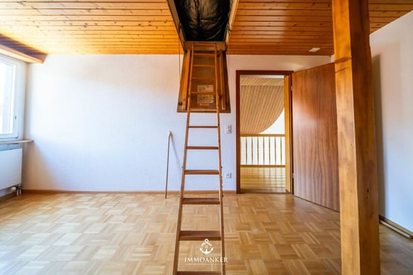 Lichtdurchflutete 4.5-Zimmer-Wohnung mit hoher Raumhöhe und Cheminée in Bottmingen 12